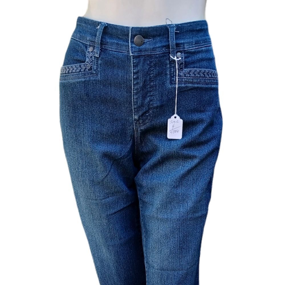 580634..Gloria Vanderbilt Crop Jeans Size 4, 33"W, 16" Inseam 10"Rise